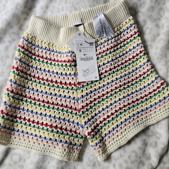 NWT  Knit Striped Zara Shorts.  Size small. - Picture 3 of 4